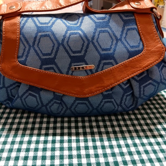 Access from Liz Claiborne Shoulder Bag - Picture 1 of 9